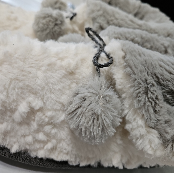 Cuddl Duds Womens Faux Booties Cream Color, Size L (9-10) - Picture 2 of 5